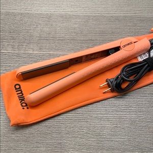 Amika flat iron
